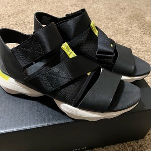 Sorel Kinetic Impact Sandal, black leather size 9.5.